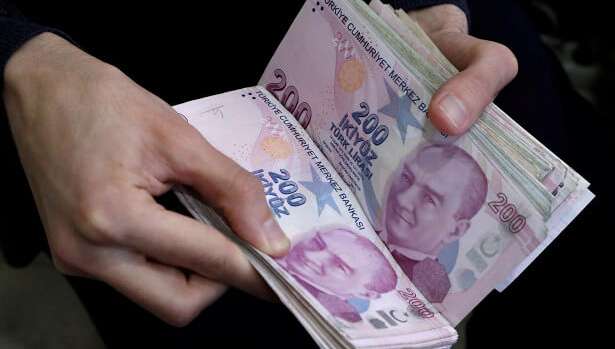 Турция осталась без валюты: Лира рухнула до исторического минимума