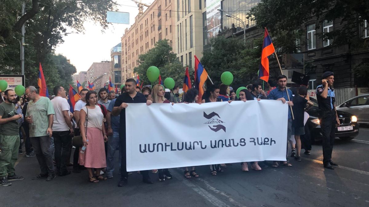 Yerevan'da "Amulsar" altın madeni projesine karşı yürüyüş gerçekleştiriliyor