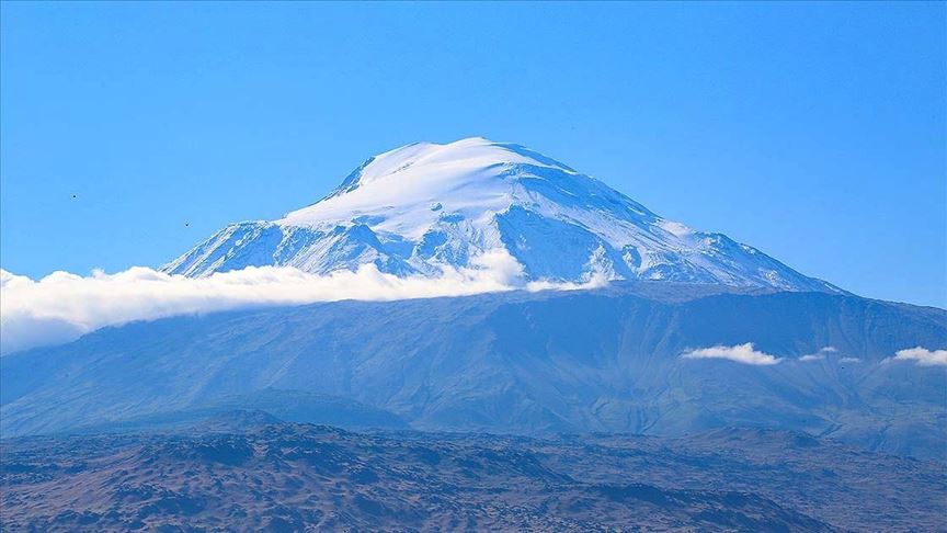 Արարատի գագաթը պատվել է ձյան շերտով (ֆոտո)