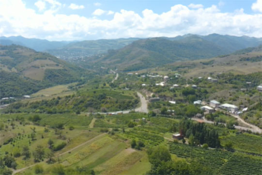 Azerbaycan'ın saldırısından zarar gören Tavuş'taki evler ve yollar yeniden yapılıyor (video)