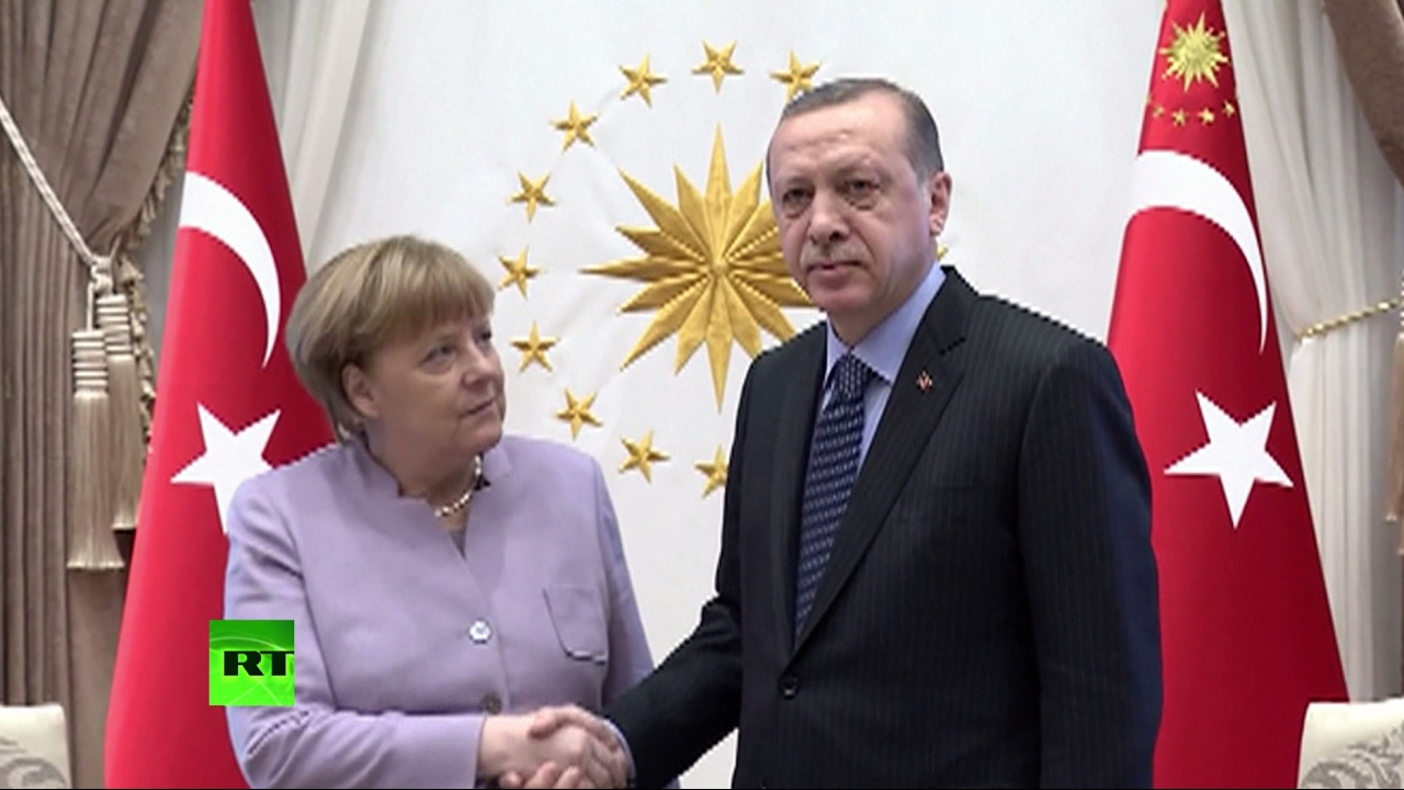 Эрдоган провёл видеопереговоры с Меркель