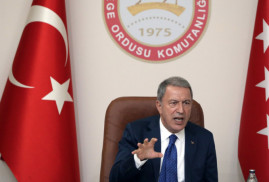 Суд обязал журналистку выплатить компенсацию министру обороны Турции