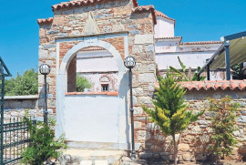 Թուրքիայում պատով փակել են հունական եկեղեցու պարսպի մուտքերը