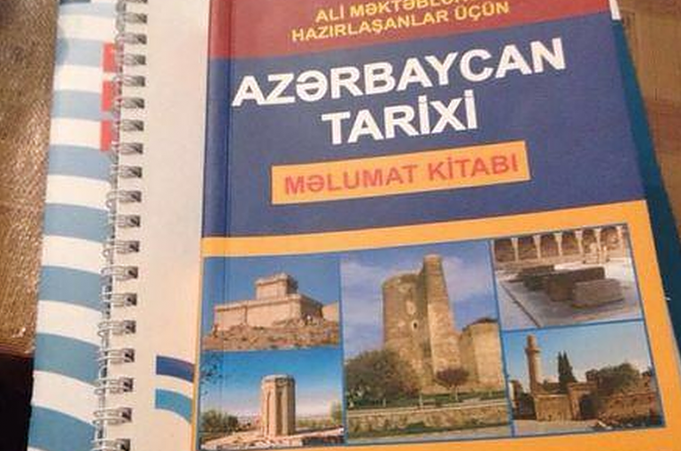 Azerbaycan'da ders kitapları Ermenistan bayrağı renklerine büründü