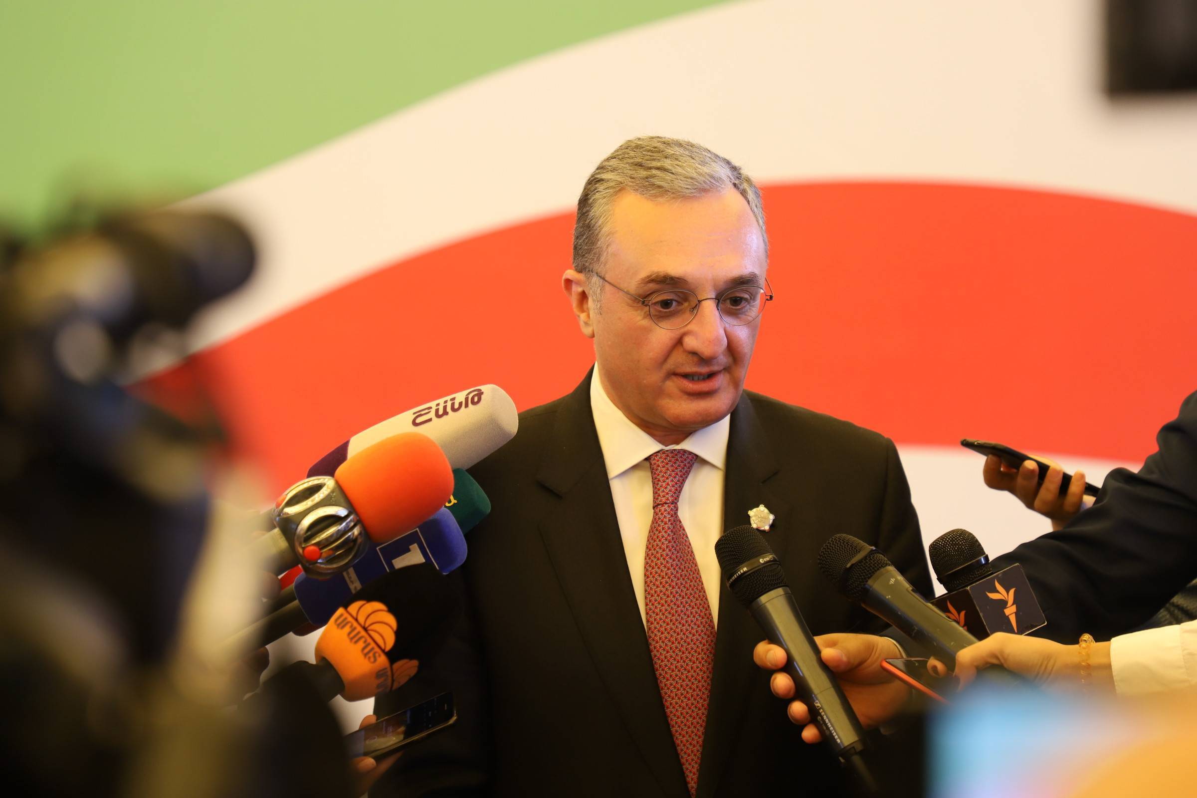 Ermenistan Dışişleri Bakanı: Karabağ meselesiyle ilgili müzakere masasına dönmek için tartışmalar sürüyor