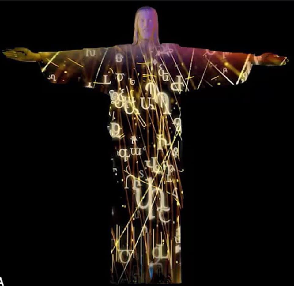 Rio de Janeiro’da Kurtarıcı İsa heykeli üzerinde Ermenice harfler ışıklandırıldı