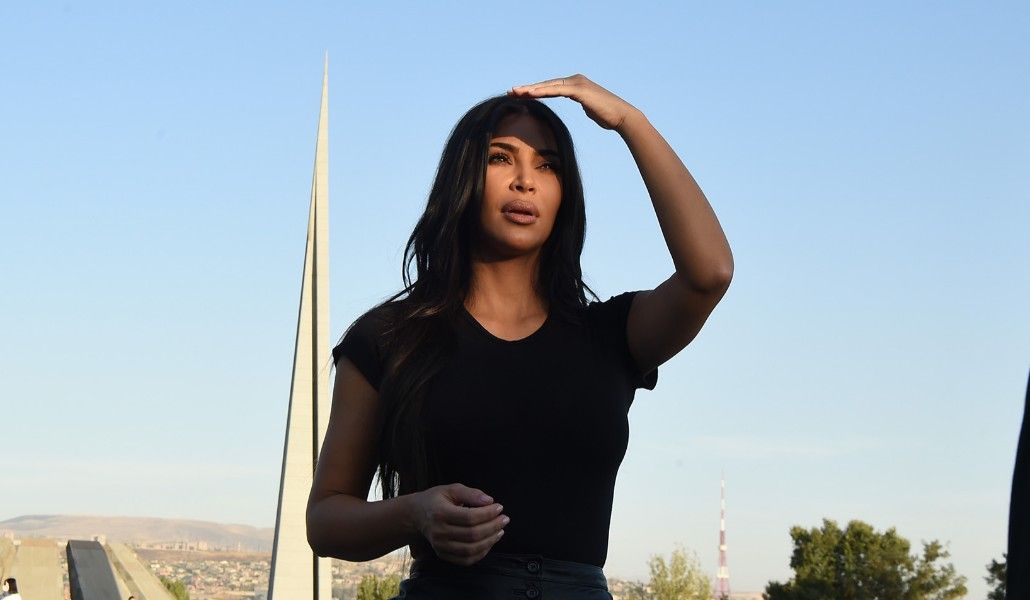 Kim Kardashian: ''Türkiye’yi uyarın ki silah ve asker Bakü’ye göndermesin”
