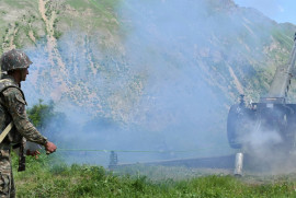 Azerbaycan, tank saldırısı düzenledi, ancak 10 adet aracını kaybetti (video)