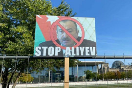 Merkel ofisinin yanında protesto eylemi: "Aliyev'i ve Erdoğan'ı durdurun!"