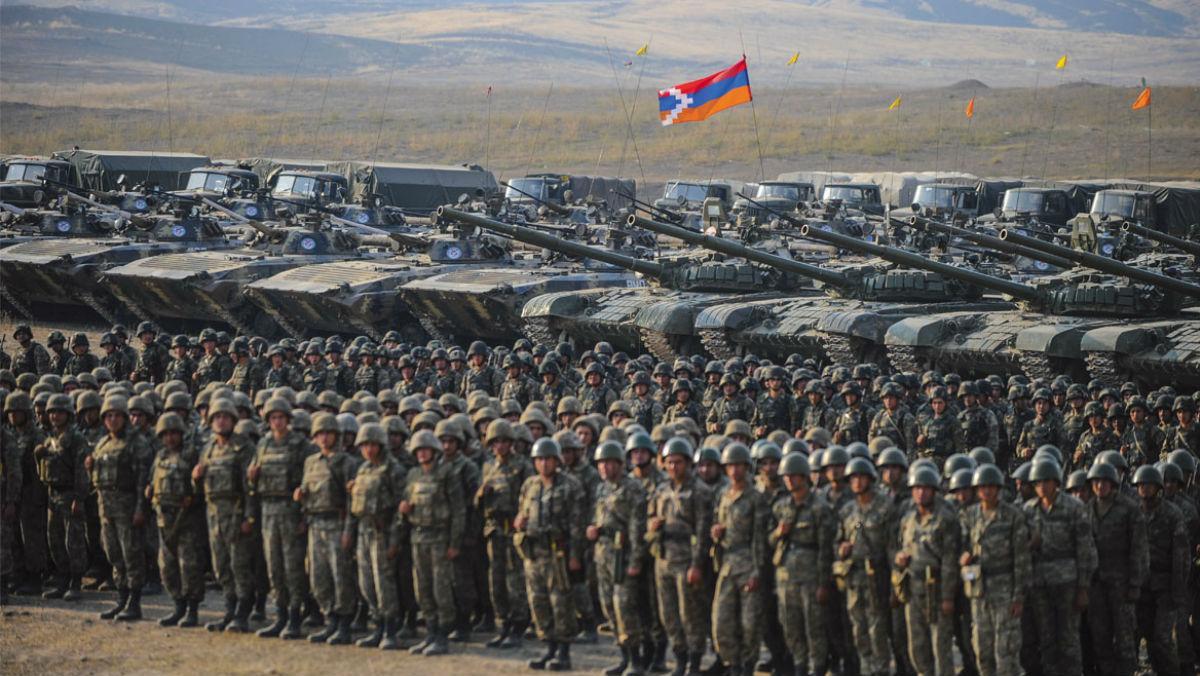 Ermeni askerler, Azerbaycan ordusunun mevzilerini ve silahlarını yok ediyor (video)