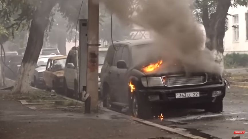 Karabağ’ın başkenti Stepanakert yoğun bir şekilde bombalanıyor