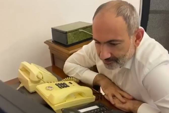 Ermenistan Başbakanı, cephedeki askerlerle telefon görüşmeleri yaptı