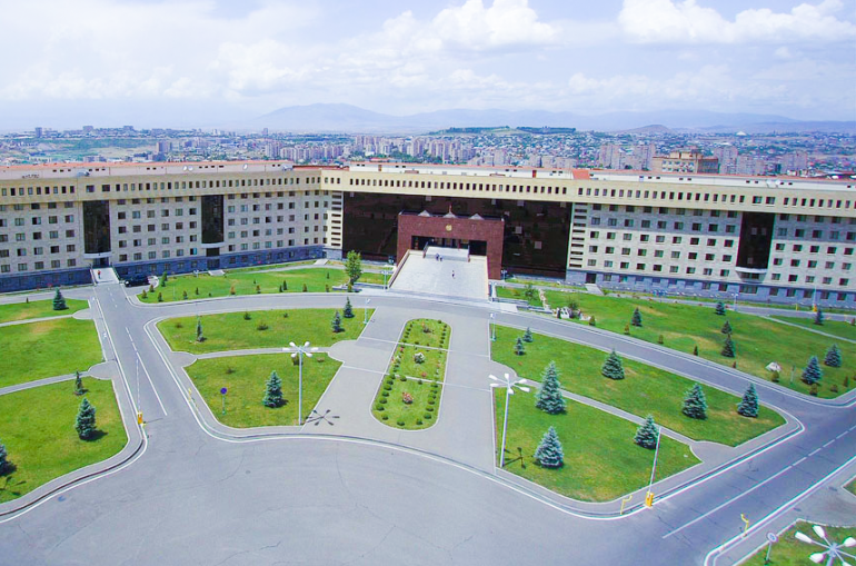 Azerbaycan yine Ermenistan sınırlarını hedef aldı Savunma Bakanlığı sert karşılık verdi