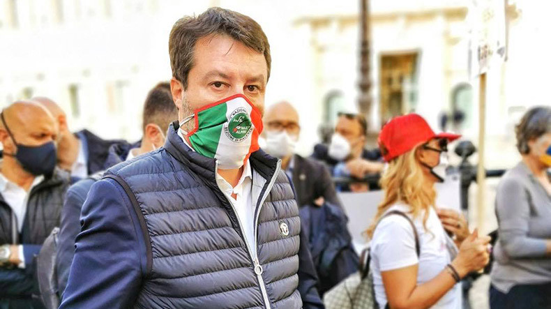 İtalyan senatör, Türk ve Azeri saldırılarına karşı Ermenilerin protesto eylemine katıldı