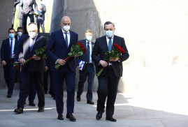 Yunanistan Dışişleri Bakanı Yerevan’da Ermeni Soykırımı kurbanlarının anısına saygı duruşunda bulundu
