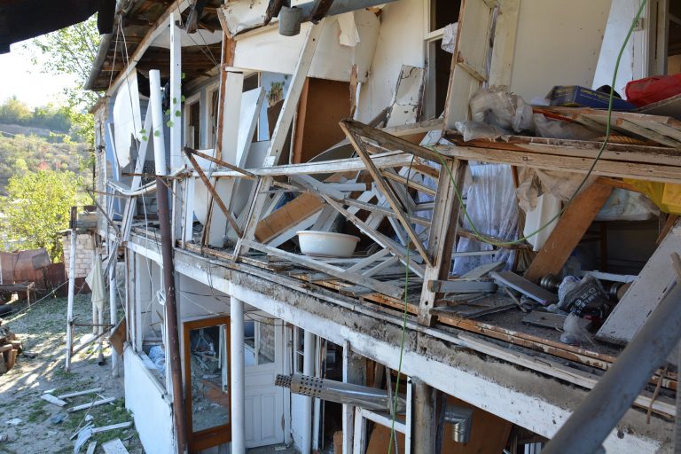 Azerbaycan, Karabağ başkentinde sivil halka karşı Smerç kullandı (foto)