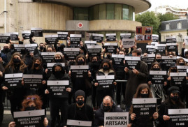 Fransa'daki Ermeniler Türkiye'nin Paris Büyükelçiliği önünde protesto eylemi düzenledi (Foto, Video)