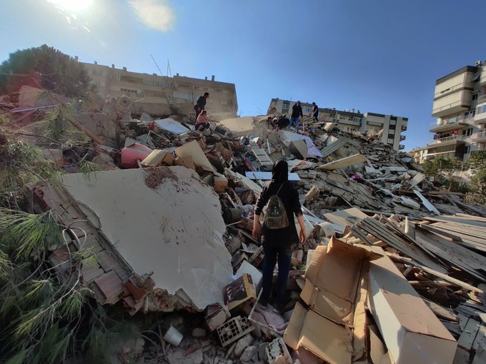 Son dakika! İzmir'de 7,1 büyüklüğünde deprem! (Foto, Video)