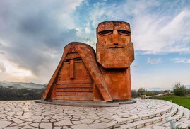 53 sene önce bugün Karabağ’da ‘Biz Bizim dağlarımız’ anıtı açıldı