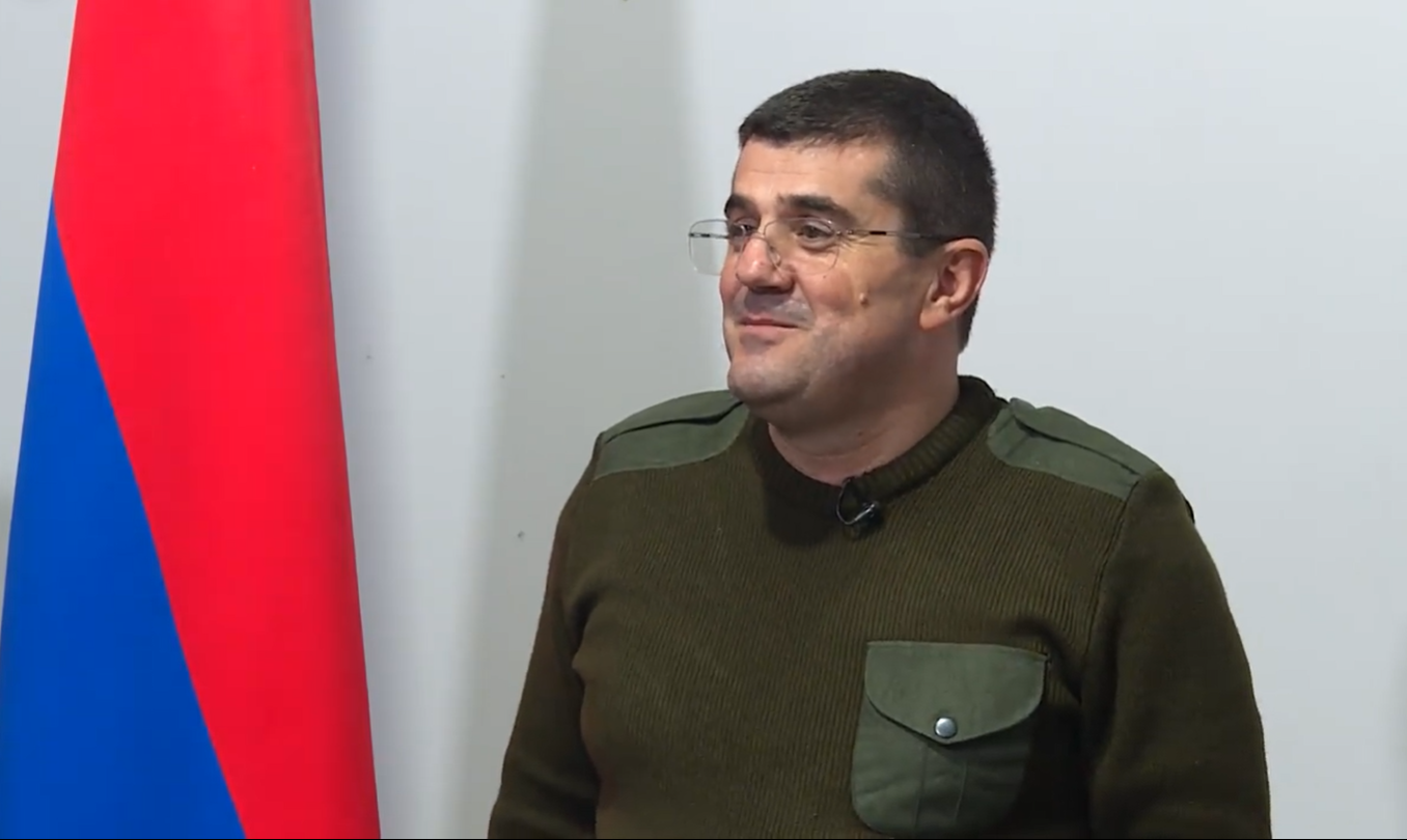 Karabağ Cumhurbaşkanı bir grup gönüllü askerleri ödüllendirdi (video)