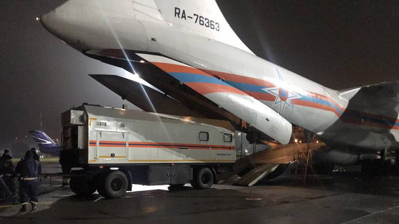 Dağlık Karabağ’ı yardım etmek için Rusya’dan Olağanüstü Hal Bakanlığı’nın ilk uçağı Yerevan’a iniş yaptı
