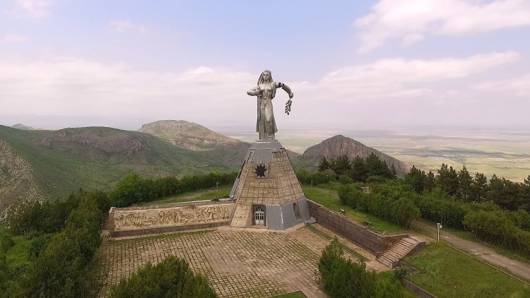 Azerbaycan ordusu ateşkes bildirisine rağmen Berdashen köyü işgal etmeye çalışıyor