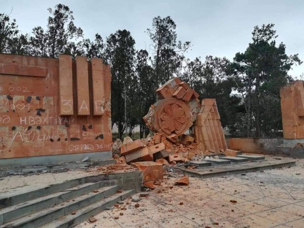 Azerbaycan işgal ettiği Matağis ve Taliş köylerinde vandallık eylemlerinde bulundu (foto)