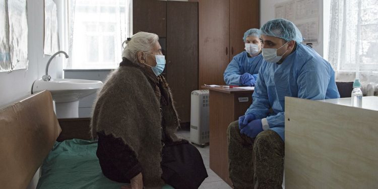 Rus askeri doktorlar Karabağ'da 700'den fazla kişiye tıbbi yardım sağladı