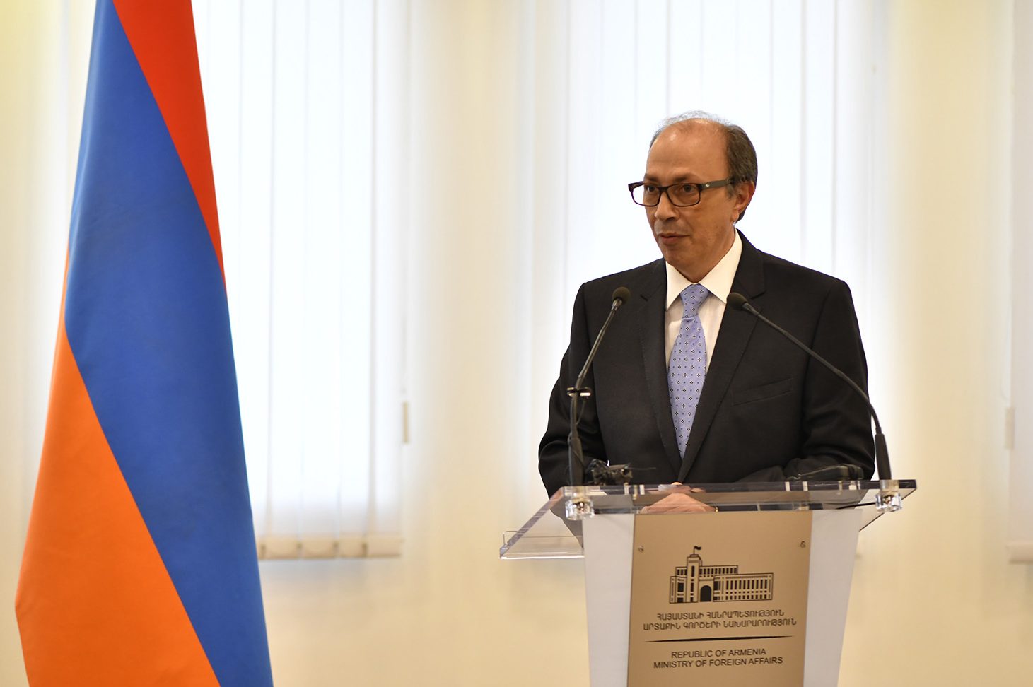 Ermenistan ve Fransa Dışişleri Bakanları, Ermeni tutsakların iade konusunu ele aldı