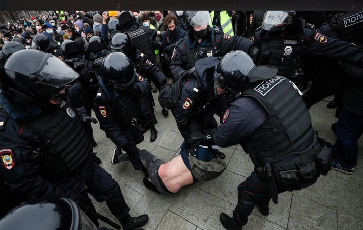 Moskova’daki gösterilerde binden fazla kişi gözaltına alındı