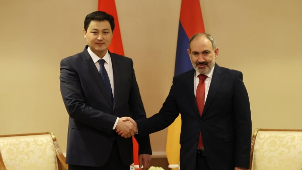 Ermenistan ile Kırgızistan Başbakanları Kazakistan'da görüştü