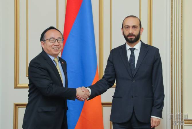 Ermenistan Parlamento Başkanı Çin Büyükelçisini kabul etti