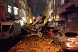 Ураган в Стамбуле: летающие крыши и отмененные паромы