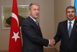 Глава Минобороны Азербайджана отправился в Турцию наблюдать за военными учениями