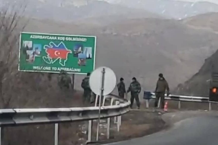Ermenistan Ombudsmanı: Syunik bölgesinde yollarda Azerbaycan bayrağının ve askerlerin mevcut olması kabul edilemez