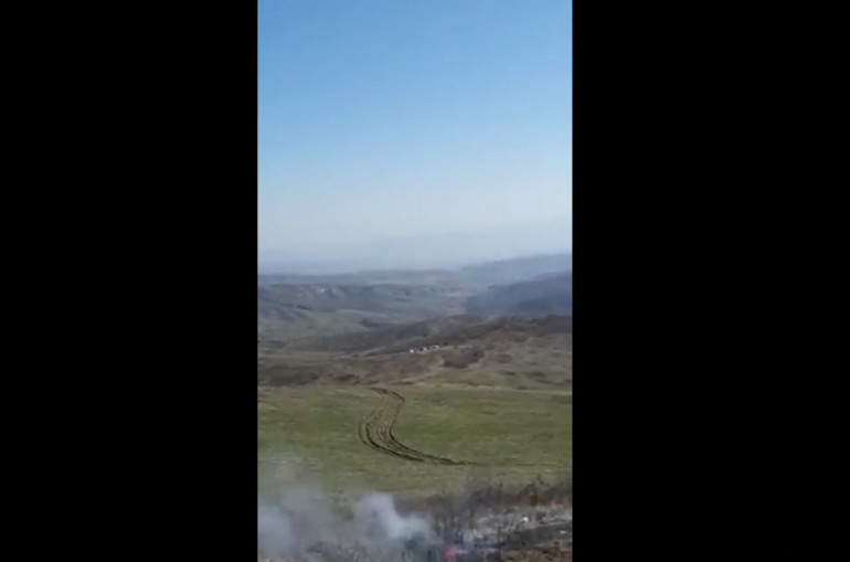 Azerbaycan askerleri tarafından Ermenistan’ın Syunik bölgesine doğru büyük kalibreli silahlardan ateş açıldı(Video)