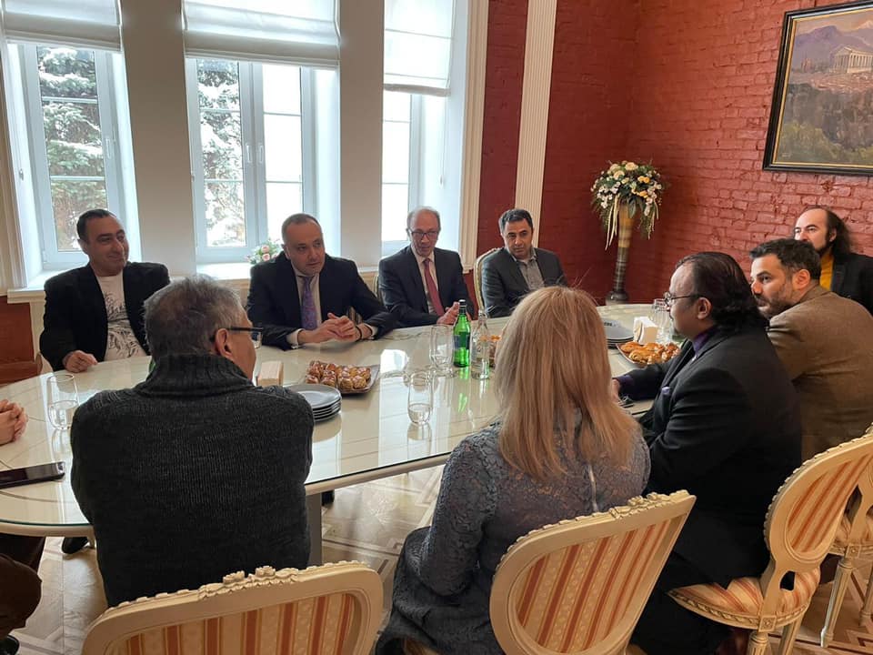 Ermenistan Dışişleri Bakanı Moskova’da Ermeni aydın ve iş adamlarıyla bir araya geldi