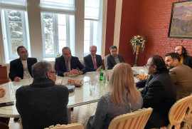 Ermenistan Dışişleri Bakanı Moskova’da Ermeni aydın ve iş adamlarıyla bir araya geldi