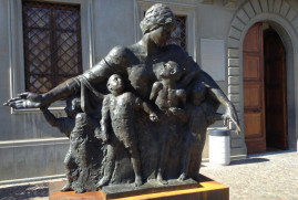 Toscana'da Ermeni Soykırımı'nın anısına ithaf olunan "Ermeni Anne" anıtın açılışı yapıldı