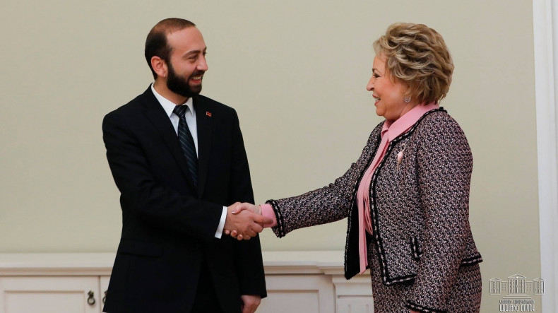 Мирзоян предлагает наградить Матвиенко медалью за возвращение армянки из азербайджанского плена