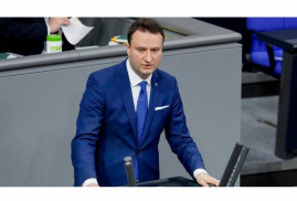 Azerbaycan'dan rüşvet almakla suçlanan Alman milletvekili istifa etti