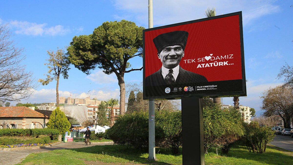 Թուրքիայում ընդդիմադիր համայնքապետը հեռացրել է «Love Erdoğan» գրությամբ պաստառները