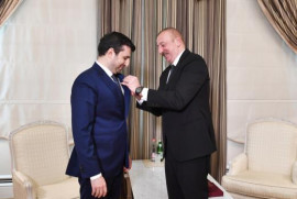Президент Азербайджана наградил создателя турецких беспилотников Байрактар