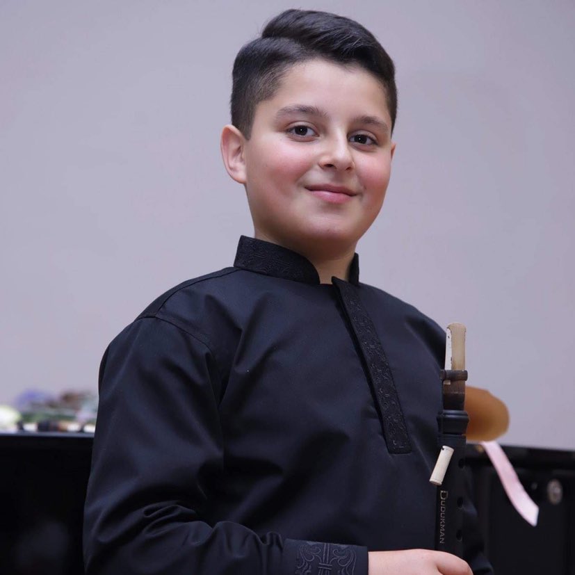 13 yaşındaki Ermeni Narek Khanzadyan uluslararası duduk yarışmasında birinci oldu