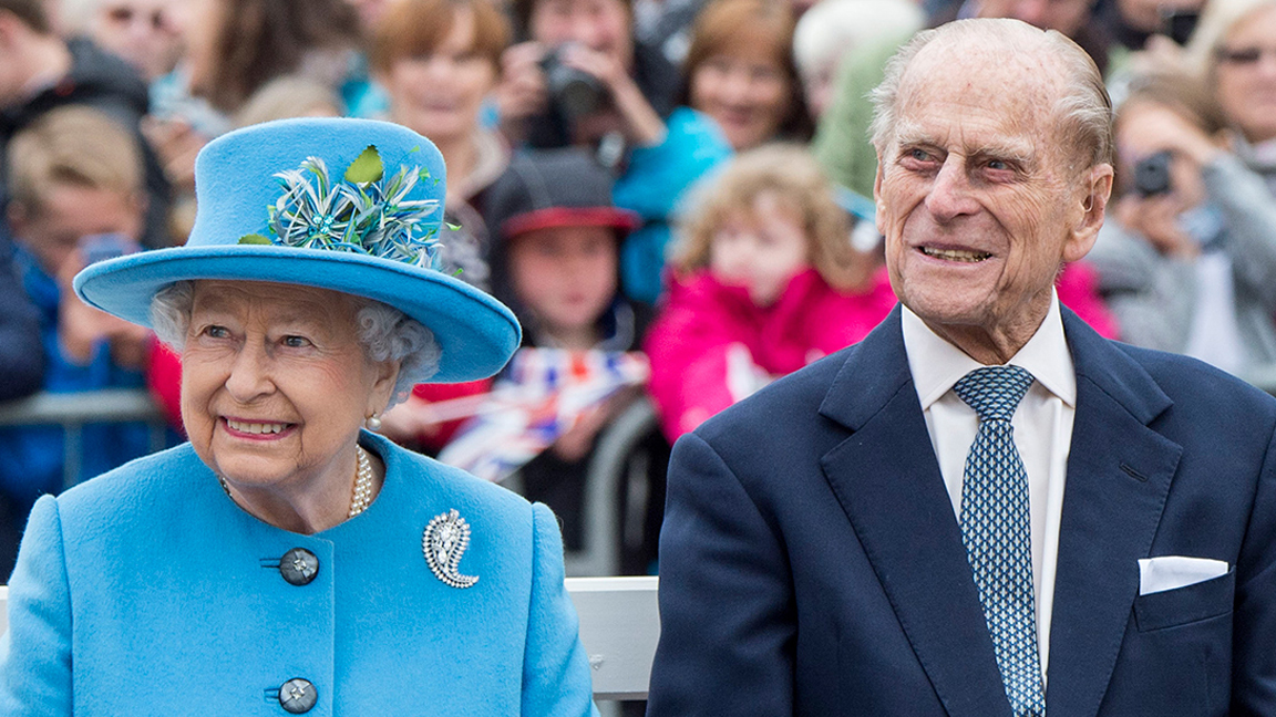 Kraliçe Elizabeth'in eşi Prens Philip hayatını kaybetti