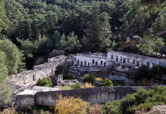 Kilikya Katolikosu’ndan Kıbrıs’ın Türk kısmındaki Ermeni manastırında Türk gençler tarafından parti düzenlenmesine tepki