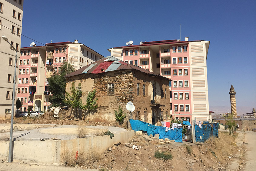TBMM iki vekilden Muş'taki tarihi Ermeni mahallesinin yıkımına dair soru önergesi