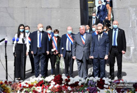 Fransa Senatosu Başkanı: Tsitsernakaberd’de kalbim bir Ermeni’nin kalbi gibi atıyor