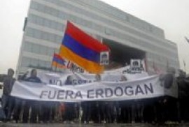 “Dünün soykırımcıları bugünün inkarcıları-Soykırımcı Türk devleti: Arjantinde Erdoğan aleyhine eylem