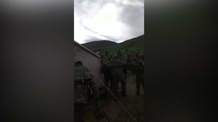 Ermeni ve Azerbaycan’lı askerler arasında bir çatışma daha (Video)